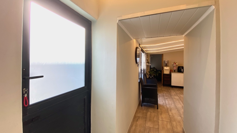 3 Bedroom Property for Sale in Britannia Bay Western Cape